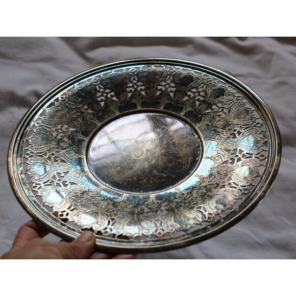 Vintage EPNS 3025 Mfg. Co Silver Plate tray Ornate Round made in USA - Picture 4 of 12